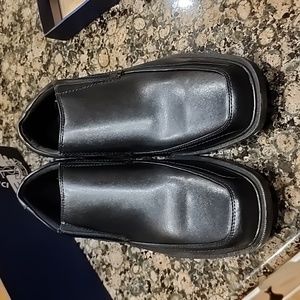 Dockers- men's dress shoe. Wide